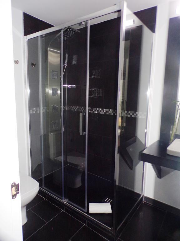Los Amigos Vip Rooms Мадрид Экстерьер фото