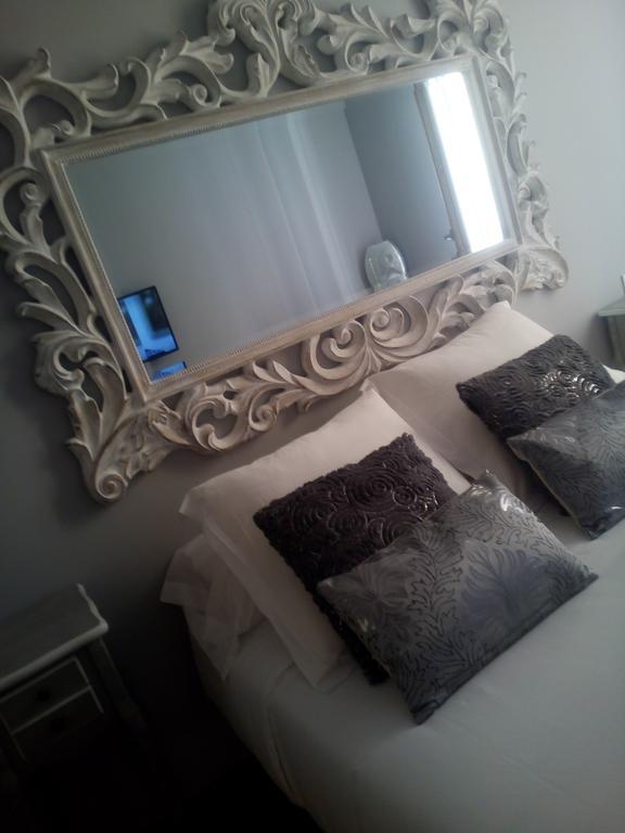 Los Amigos Vip Rooms Мадрид Экстерьер фото