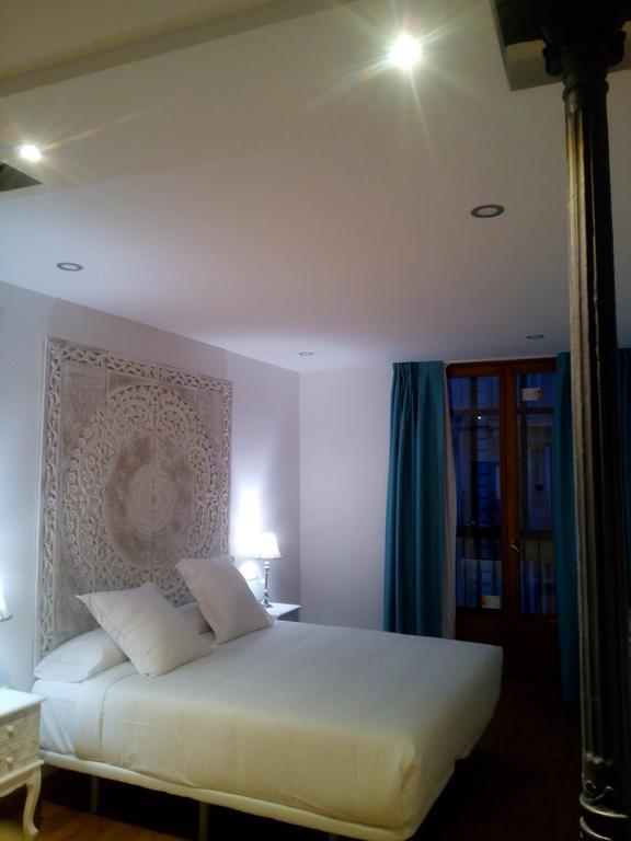 Los Amigos Vip Rooms Мадрид Экстерьер фото