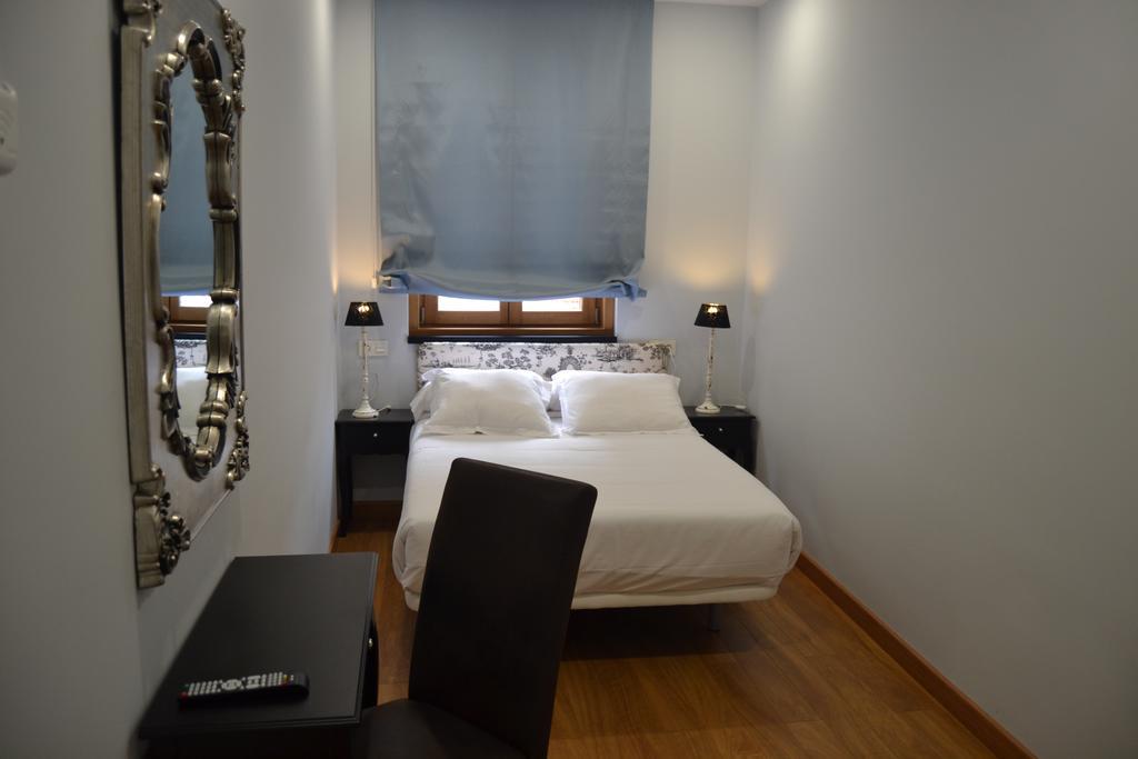 Los Amigos Vip Rooms Мадрид Экстерьер фото