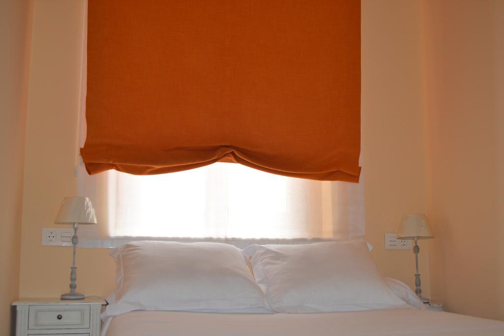 Los Amigos Vip Rooms Мадрид Экстерьер фото