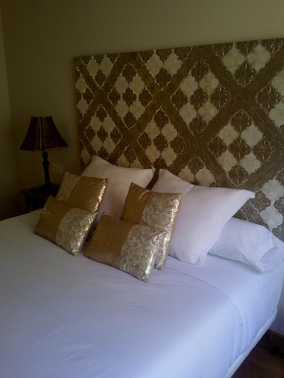 Los Amigos Vip Rooms Мадрид Экстерьер фото
