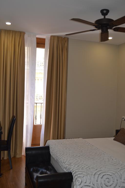 Los Amigos Vip Rooms Мадрид Экстерьер фото