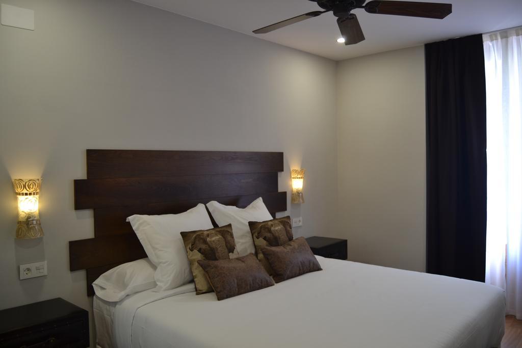 Los Amigos Vip Rooms Мадрид Экстерьер фото