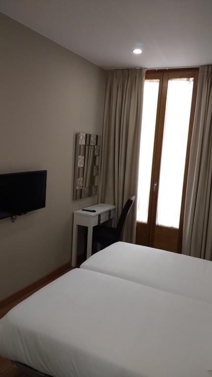 Los Amigos Vip Rooms Мадрид Экстерьер фото